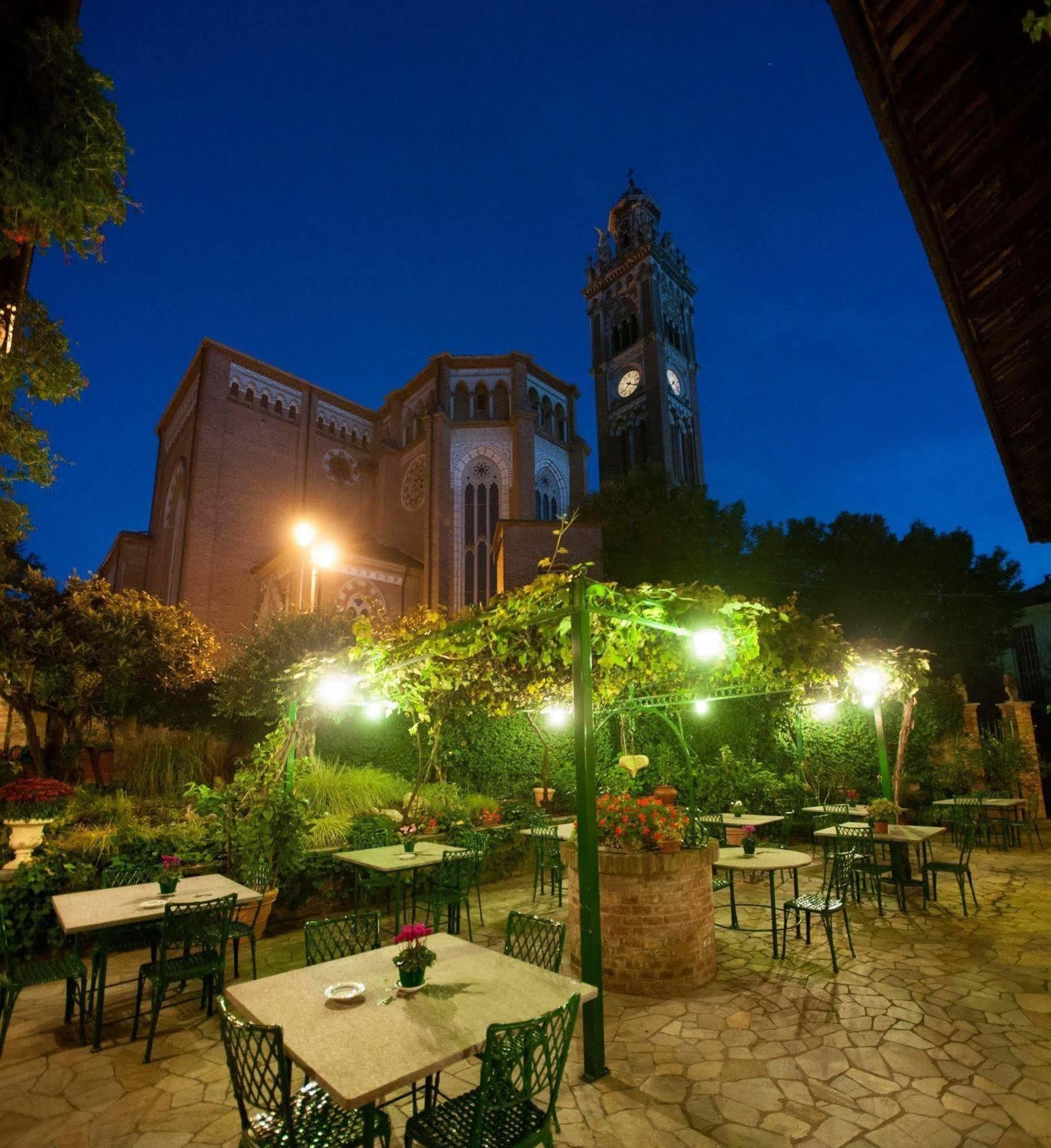 Felicin - Ristorante Albergo "Dimora Storica" Monforte dʼAlba Exteriér fotografie